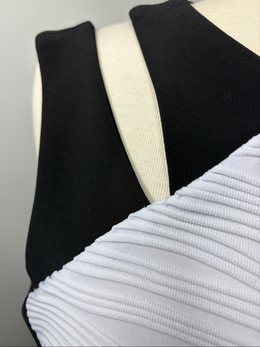 🇨🇦JOSEPH RIBKOFF Black & White Textured Midi Dress SIZE 14 - Picture 6 of 10